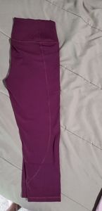 VS Knockout Capri Leggings in Maroon